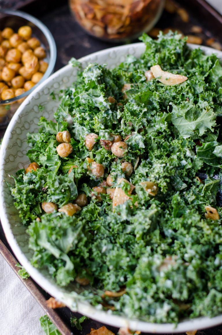 Köstliches Superfood! Veganer Grünkohl-Salat mit Kichererbsen! – Vegantine